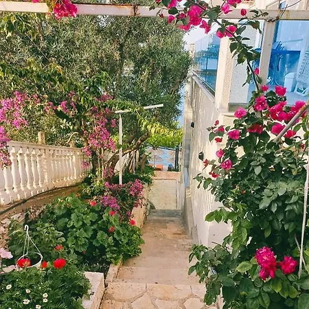 Fabeno Guest house Sarande